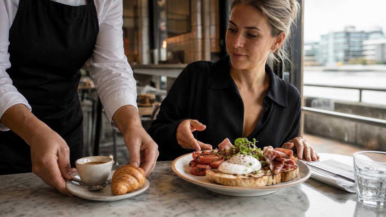 Comparison chart showing light, relaxed and substantial Italian breakfast choices